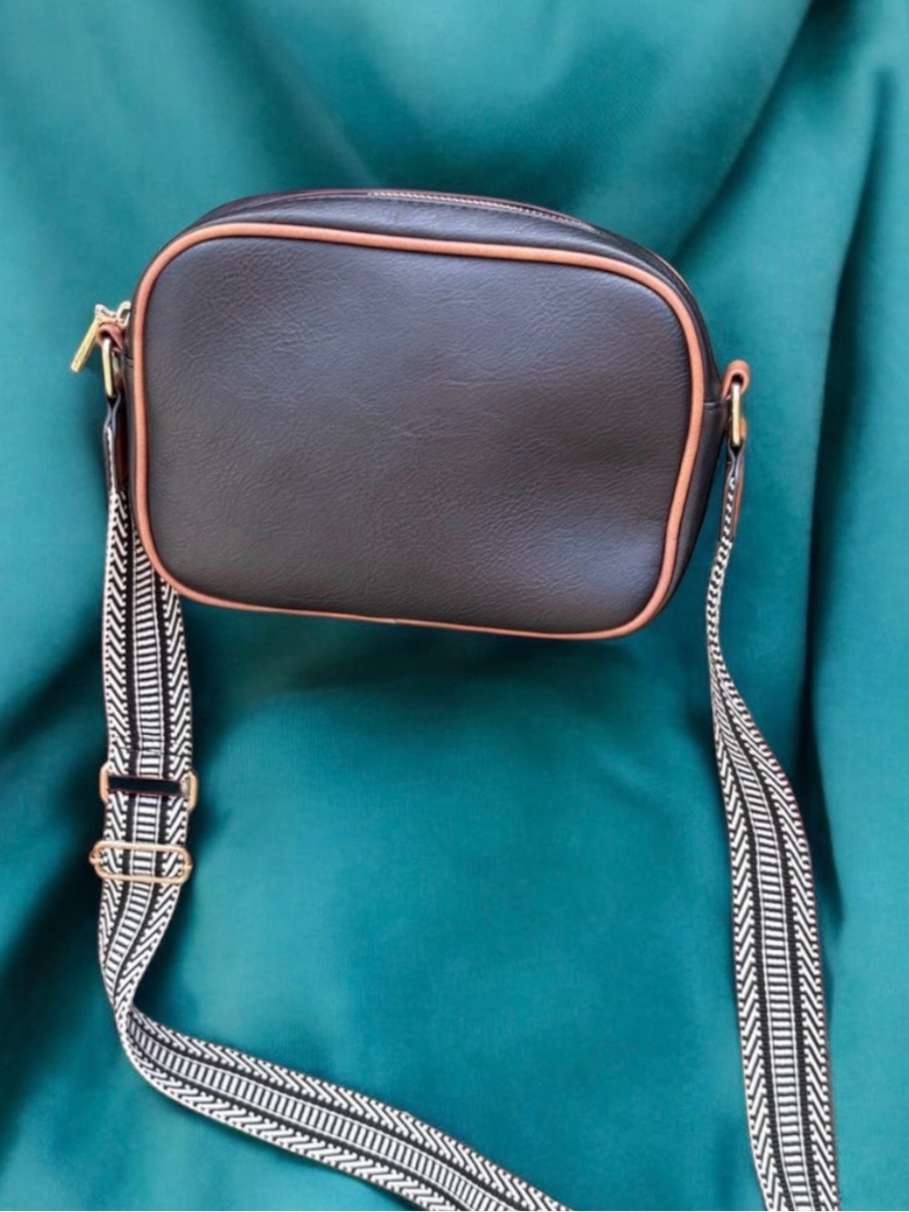 BOSTANTEN Quilted Black and Brown Crossbody Bag - Picture 7 of 16